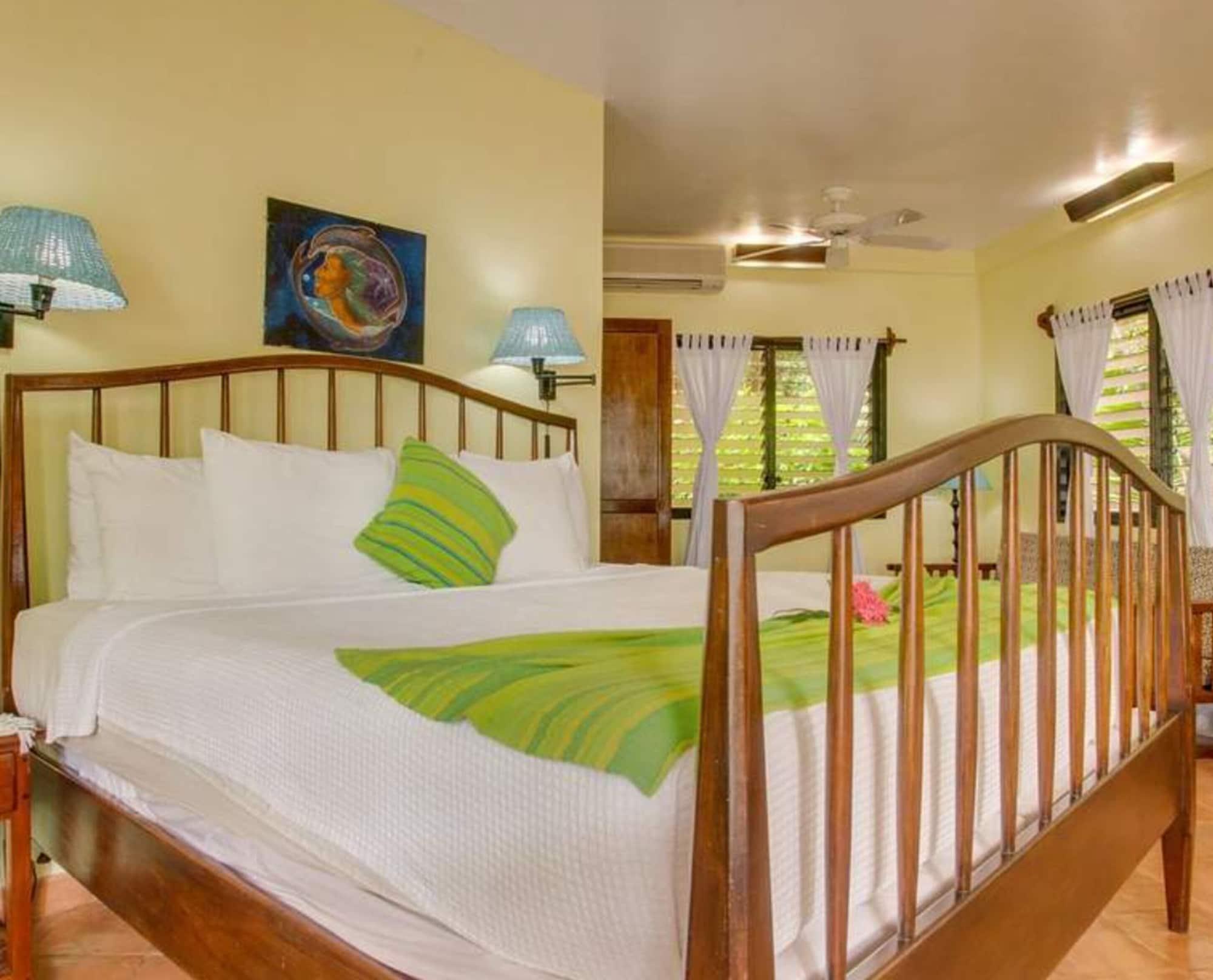 Robert'S Grove Beach Resort Placencia Exterior photo
