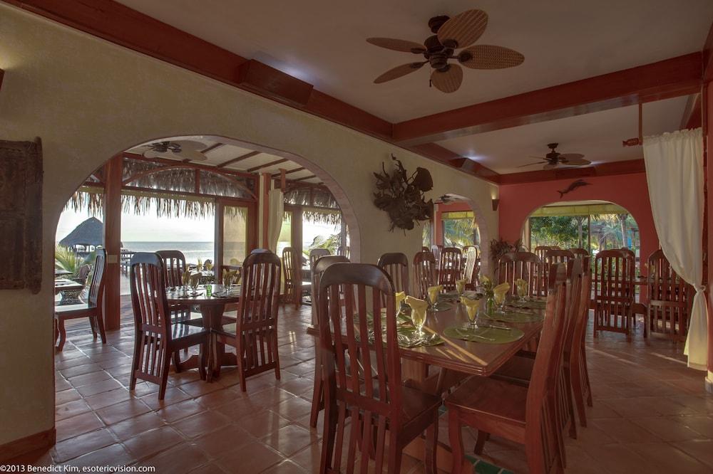 Robert'S Grove Beach Resort Placencia Exterior photo
