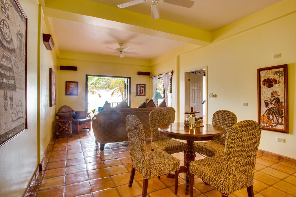 Robert'S Grove Beach Resort Placencia Room photo