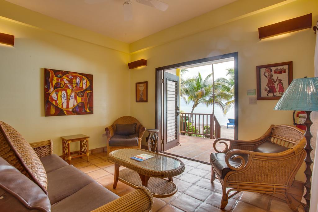 Robert'S Grove Beach Resort Placencia Exterior photo